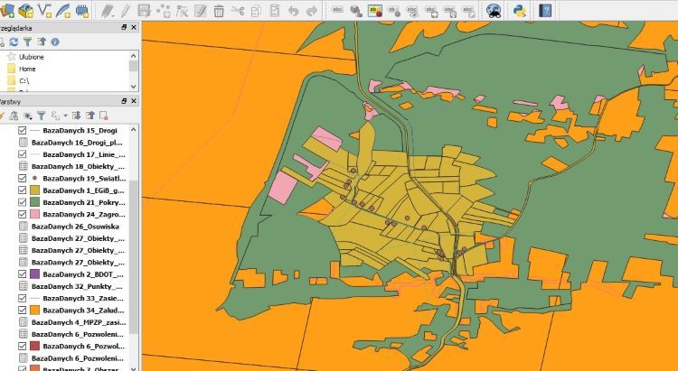 Dostępne dane GIS z Raportu o Terenie w programie QGIS