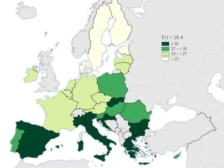 Szacunkowy średni wiek młodych ludzi opuszczających dom rodzinny /Eurostat/